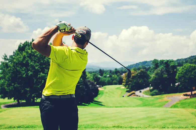 golfer holding a driver shaft