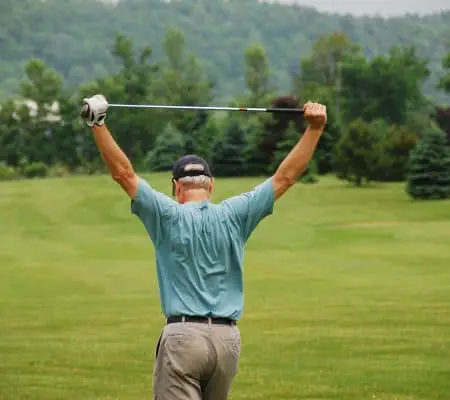 golfer doing standing shoulder stretch