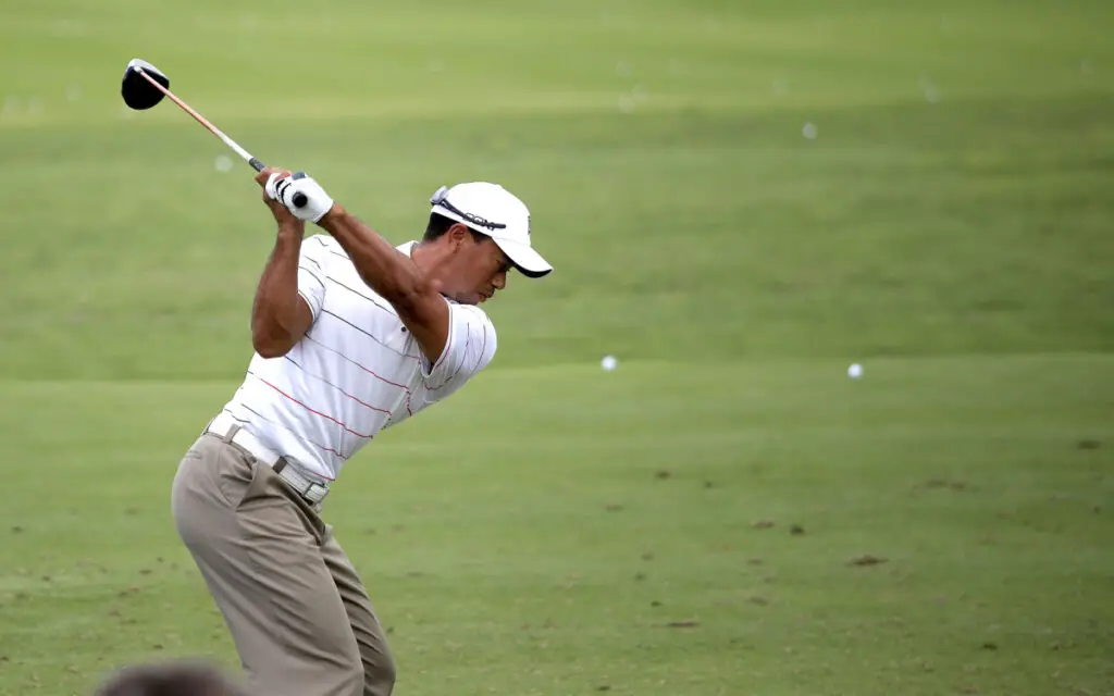 Tiger Woods hitting driver in perfect golf posture
